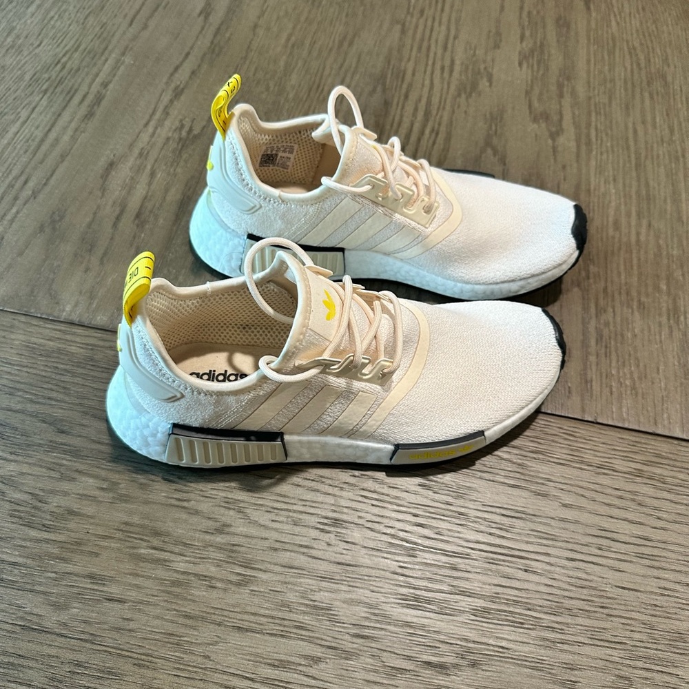 Adidas NMD R1 Cream Size 7.5 Like New - worn once - Picture 10 of 11